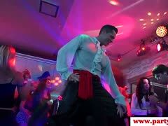 Tanzparty mit Blowjobs und Doggystyle